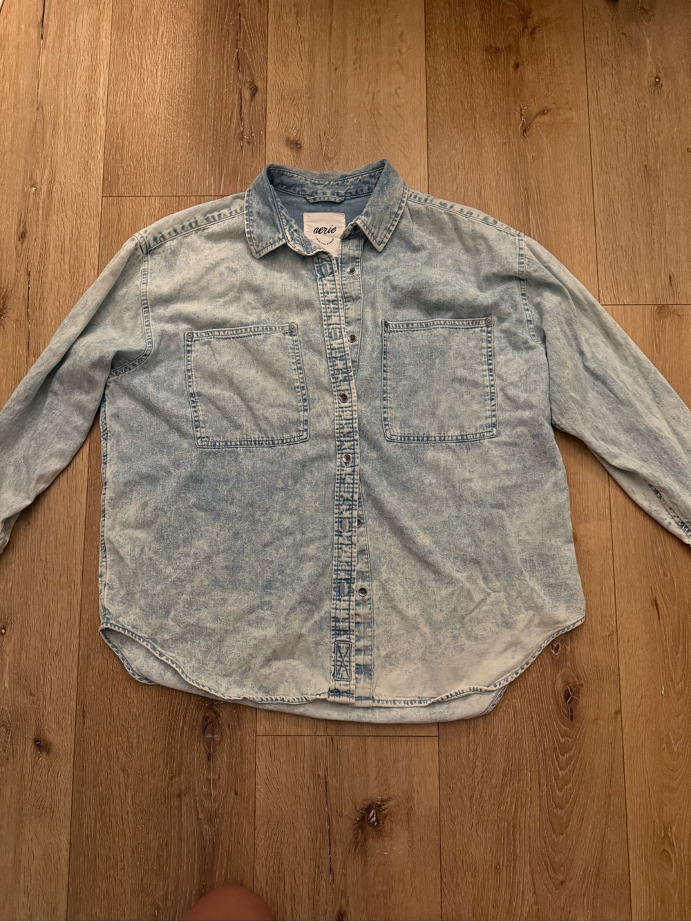 Aerie - oversized denim shirt - acid wash - Picture 2 of 7